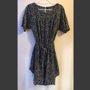 Black & Weight Short Sleeved Tie Dress
